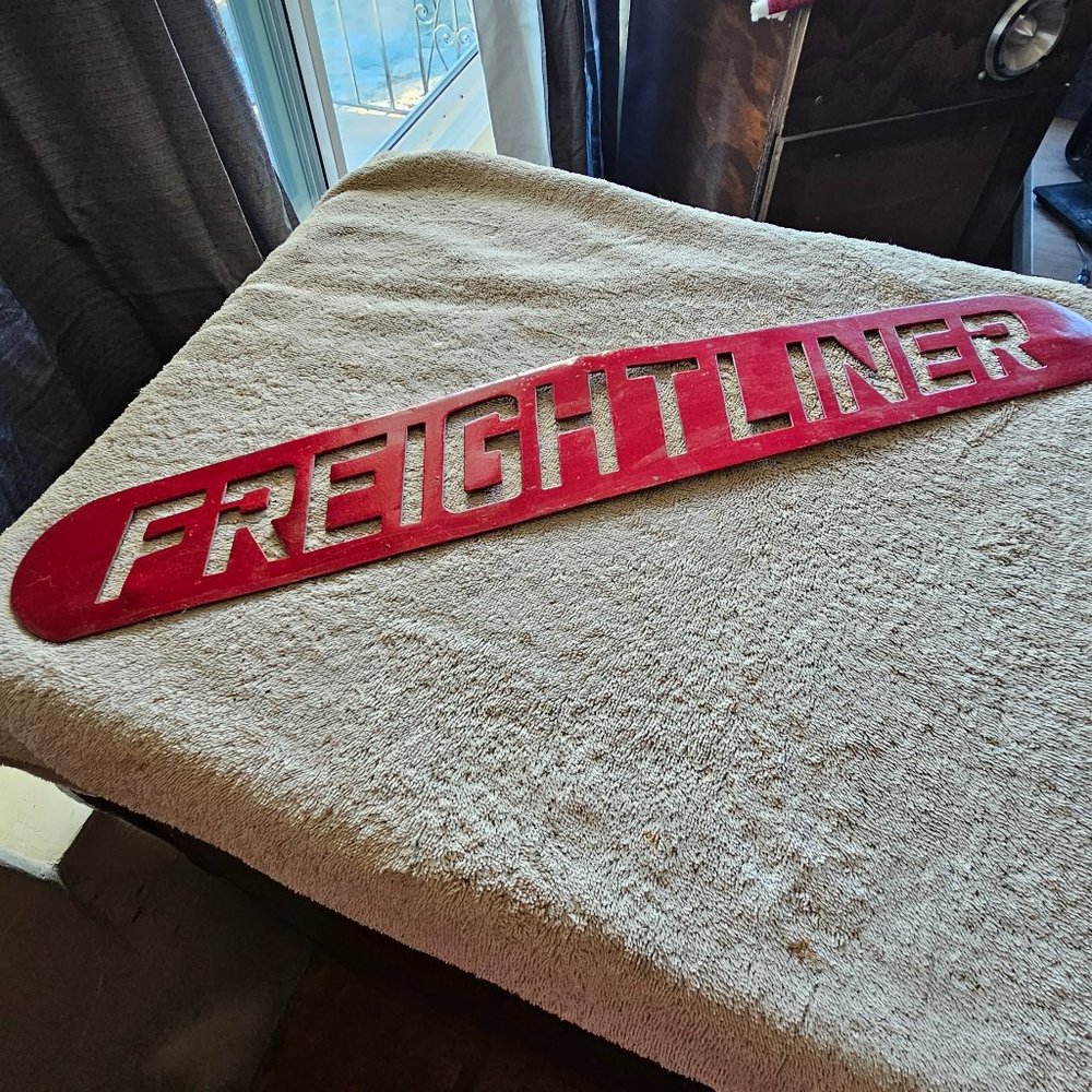 White freightliner emblem